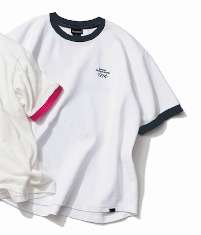 1.ネイビートリムTシャツ 4,620円／Marmot（デサントジャパンお客様相談室）　胸元に小さく刺しゅうされたネイビーのレタリングが、トラッドなムードを演出。