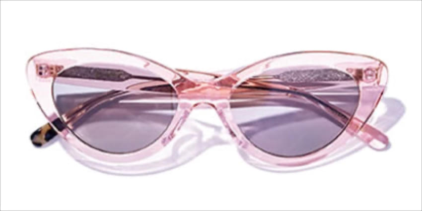 ピンククリアフレームサングラス 29,700円／BLANC　■アイメイクがわりになる透明感のあるピンクフレーム。