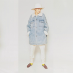 コーディネートを「考えなくても使える服」：小物のような飾りがあるアウター3選