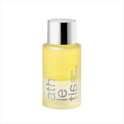 【肌も心も気持ちいい】 コアバランス オイル 150mL 6,050円／アスレティア　「90%以上再生ガラスカレットを使っているボトルが魅力。使うたび肌がうるおい、環境配慮から心も満たされる。マッサージのお供にも」（JUNNAさん）