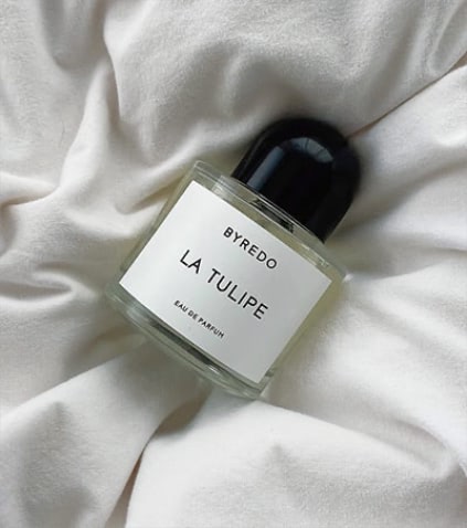 【生花の香り】 「BYREDO」のla tulipeという香り。いわゆるフローラル系とは違い、本物の花を連想させてくれます。「記憶と二面性」のブランドコンセプトも大好きです。（生野優子さん）
