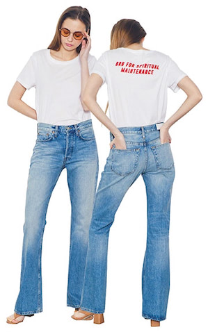 【赤いロゴと相まってノスタルジック】 ややフレアになった細身シルエットのデニム。コンパクトなTシャツをきっちりタックINして、着方もどこかなつかしく。