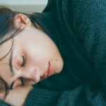オシャレのワンパターン化を救う「ニットとコートが引き立つメイク」