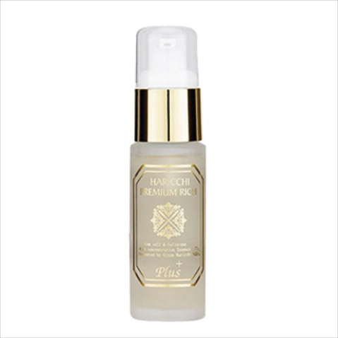 【1本でスキンケアが完結する】 ハリッチプレミアムリッチプラス 30mL 13,000円／ハリッチ　「美容鍼灸院が開発。ターンオーバーが促されシワや毛穴の開きを改善。使うほどにくすみが和らぐのを実感。無いと困る存在！」（石田さん） 【POINT】まるで肌が再生するような実感力から「塗る美顔鍼」とも呼ばれている販売本数累計10万本を突破したGINZA HARICCHIのベストセラー商品。再生医療技術から生まれた「ヒト幹細胞培養液」を高濃度にたっぷり8%配合したオールインワン美容液。
