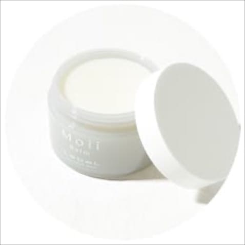 【ウェットな毛束感を作るのに最適！】 モイ バーム ウォークインフォレスト 37g 2,860円（ヘアサロン専売品）／ルベル／タカラベルモント　「オイル配合でベタつかずに潤いが続く、ウェットな束感と動きをつくるのに最適なマルチバーム。なじませるだけでウエットなテクスチャーになるプロダクトで日本人向け。硬毛でもほどよくやわらかい質感になります」（ヘア＆メイク・木部明美さん）