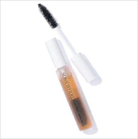 【眉の毛流れが整う】 SOMEWHERE Gee Stick 15g 2,200円／KATE　「本来は生えぎわやおくれ毛を整えるヘアマスカラなのですが、眉毛の流れを整えるのにも重宝。固まらず束感をつくれ、ほどよいツヤで抜け感のあるニュアンスを演出できます。ブラシの小回りが利くので、ピンポイントで眉頭だけを立ち上げたいときにも便利です」（及川真心さん：KATE ヘアスタイリスト）