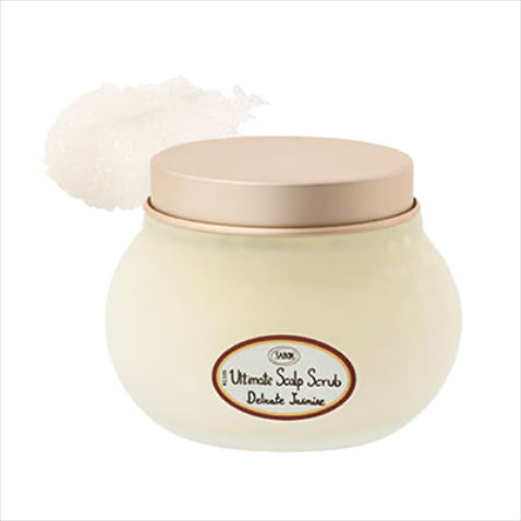 「スクラブは体だけとは限らない」 ヘッドスクラブ デリケート・ジャスミン 300g 4,840円／SABON JAPAN　「豊富なミネラルを含む死海の塩を配合したヘッドスクラブ。かための質感で頭皮にぴたりとくっつき、角質を除去しつつうるおいも与える。さわやかな香りで心も満たされるので、毎週使うのが決まり」（藤井明子さん／ビューティ インフルエンサー）