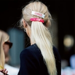 シンプルな服に似合うヘアアクセサリー