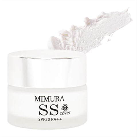 【肌の凹凸をカムフラージュ】 スムーススキンカバー SPF20・PA＋＋ 20g 4,620円／ミムラ　「この化粧下地で毛穴や肌のムラを均一にするのが最近のお決まり。Tゾーンのテカリ問題もこれで解決。我ながら久しぶりにいいコスメに出会えたなという名品です」（スガタクマさん）【POINT】化粧下地に求める点をすべて詰め込んだありそうでなかったベース。しわ・しみ・そばかす・ニキビ跡・毛穴...などしっかりカバーしてくれるので、凹凸がなくなりたまごのような肌を実現。伸びがよく少量で長持ちするのでコスパ面も優秀。