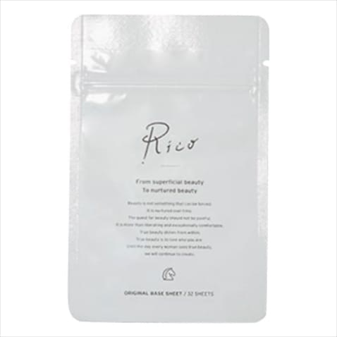 【とかして使うシート状の化粧水】RICO オリジナル ベースシート（32シート入り） 4,180円 ／RICO cosmetic　「2cmほどの長方形シートを少量の水でとかして肌に塗布。あとからクリームを塗る必要はありません。これだけで十分にうるおいます。低刺激なので、肌の調子が悪いときに必ず使います」（木部さん）【POINT】ブースター、乳液、クリーム、保湿剤の役割を果たす、馬湯と美容成分を凝縮したシート。かさばらないので、旅行や出張などの持ち運びにも便利。