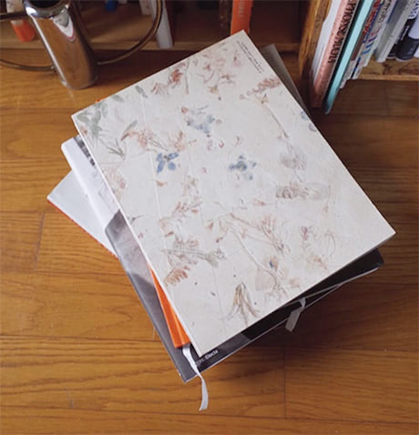 「毎号世界的なデザイナーをキュレーターとして招くコンセプトマガジン『A Magazine Curated By』。ジル・サンダーのクリエイティブ・ディレクター、メイヤー夫妻によるこの号は自然の二面性がテーマ。花模様の和紙の表紙にひとめボレして購入しました」（山本さん）