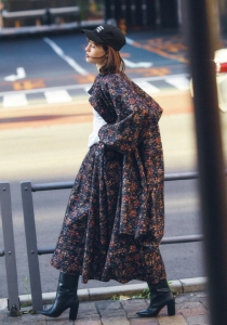 明日なに着る？】 花柄コートと黒のキャップ | GISELe(ジゼル)