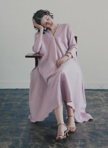 リナシメント　大人な魅力　誰とも被らない引き寄せワンピース　8月10日まで やっと着れたワンピース🌼 ZIP!もDayDay.も皆さん暖かくて