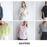女性らしさも品の良さも「スキッパーブラウス」【4選】合わせるボトムのふり幅も広いタイプ