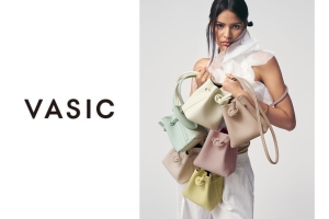 vasic ほぼ未使用　美品 どんなコートにもぴったりなじむ【VASICのバッグ】人気シリーズに新色