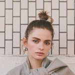 服は変えずに「ヘアスタイルで変える」気分転換がはかどる・小顔に見えるアレンジ集