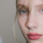 黒に似合う「メイクの色」 甘くも辛くもない「都合のいい色」