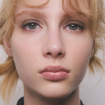 黒は「引かずに透けさせる」 目力UPで「甘さも残る」アイメイク