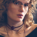 飽きたニットが復活する「目立ちすぎない飾り方」のテクニック