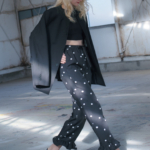 【明日なに着る？】ラクしてキレイで「浮かずに映える」美形な柄パンツ