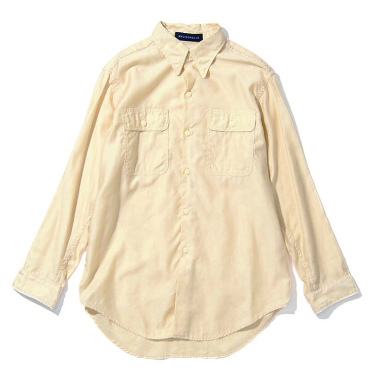 アイボリーシャツ 39,000円＋税／MADISONBLUE 