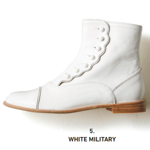 白ブーツ（2.5） 45,000円＋税／エフトゥループ（キーロ）　