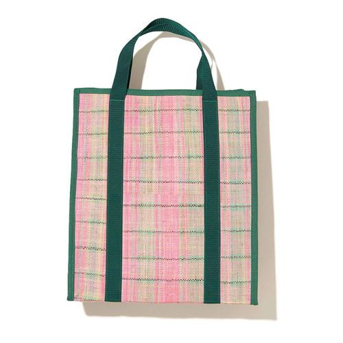 ピンク×グリーンチェックスクエアバッグ（40×35×20） 12,000円＋税／メゾン エヌアッシュ（TOMORROWLAND）