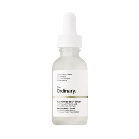 【The ordinary.】The Ordinary. ナイアシンアミド10% + 亜鉛1% ハイストレングス ビタミン＆ミネラル ブレミッシュ フォーミュラ デュオ 30mL／本人私物　「軽いつけ心地なのに、数滴つけるだけでふっくらとした明るい肌に!」【POINT】日本未発売のカナダ発ヴィーガンスキンケアブランド。低コストなのに高濃度の成分が使用されているので、効果をすぐに感じやすいのがポイント。AmazonやQoo10などで購入可能。
