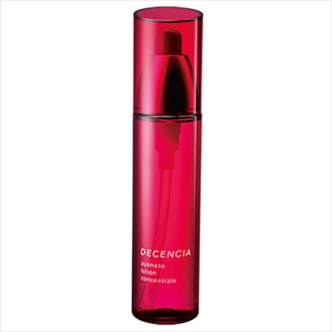 【ダメージ肌を集中的に見直す】アヤナス ローション コンセントレート 125mL 5,500円／ディセンシア　「ストレスを受けた肌を立て直してくれる逸品。スギ花粉の時期や肌に合わない化粧品を使ったあとなど、強い味方として重宝しています」【POINT】ゆらぎがちな肌のバリア機能をサポートするエイジングケアローション。とろみのあるテクスチャーがじんわりと浸透し、ふっくらと光沢感のある肌に導く。天然植物から抽出した、ゼラニウムとラベンダーのやさしい香り。