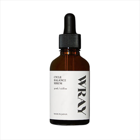 【バイオリズムをサポートする】サイクルバランスセラム 50mL 6,600円／WRAY（レイ）　「生理周期に合わせスキンケアも変えるように。生理10日前から低刺激のセラムを使うことで、ホルモンバランスがくずれたとき特有の吹き出物も軽減されます」【POINT】敏感肌・ゆらぎ肌のために処方された美容液。さらっとしたテクスチャーが角層まで浸透し、うるおいのバリアを作ることで花粉やチリなどの外的刺激から肌を保護。使い続けることでリズムや年齢により傾きやすい肌の保湿力をサポートし、すこやかな肌に導く。