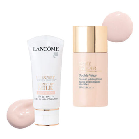【圧倒的な支持を得る下地】ランコム UV エクスペール トーン アップ ローズ 30mL　6,380円／ランコム〈左〉は肌がしっとりしすぎているときにバランスが整うツヤのないクリーム。エスティ ローダーのダブル ウェア フローレス ハイドレーティング プライマー 6,050円／エスティ ローダー〈右〉は、肌の奥の奥にツヤを仕込みたいときに。（イハラアオイさん：インフルエンサー）