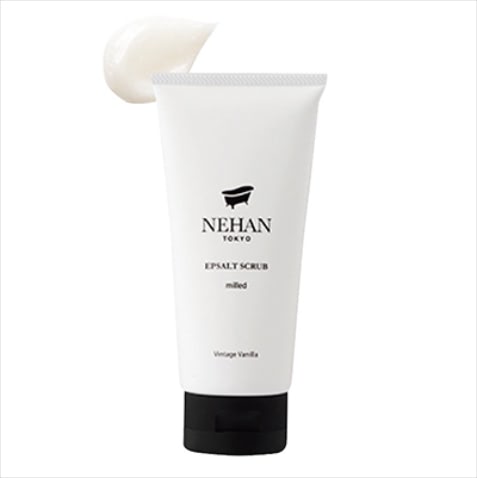 【二の腕にやさしい細粒のスクラブ】エプソルト スクラブ ミルド 160g 4,180円／NEHAN TOKYO　「スクラブって粒が大きく痛みを感じることが多いのですが、これは微細な砂のような粒としっとりとした使い心地で痛くない。つけてこするとじんわりと温かくなり、二の腕やひじの角質をしっかり落とせるのでお気に入りです」（藤井さん）【POINT】使用しているエプソムソルトは結晶の角が取れていて肌に優しいのがポイント。ヒマワリ種子オイル、オリーブスクワラン、シアバター、ホホバオイル配合し、保湿効果も高い。