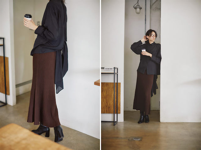 【厚めニットの Iラインスカート】ゆったりシルエットのアウターが旬の今季、必要性がより高まるのが細身のボトム。だけど楽で、あたたかくいたい。そんなときに起用したいのがスキニーに代わる、Ｉラインのニットスカート。シルエットをなごませるディープブラウンと、肌あたりのいいふっくらとした分厚いニットなら、細身シルエットにありがちなストレスを感じることなくスタイルアップが実現。