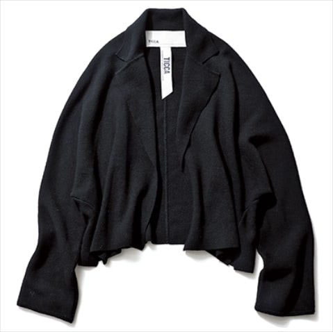 ウールニットジャケット 31,900円／TICCA　やや短め丈。ボタンやポケットなどディテールをそぎ落としたジャケットデザインが“ラクにきちんと”をかなえる。  【FROM PRESS】「軽く、保湿性に優れたウールによる流れのいい風合いを実現。ジャケットなのにキマりすぎないやさしい質感を生かし、同素材のパンツを合わせたセットアップスタイルがオススメ」（プレス・土屋百合子さん）