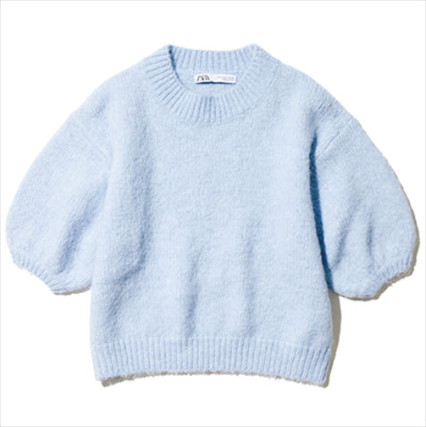 3.短め丈のボリューム＆ハーフスリーブ。ブルーハーフスリーブニット 4,590円／ZARA（ザラ カスタマーサービス）