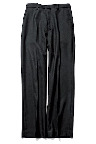 黒センタープレスパンツ 19,800円／スティーブン アラン（スティーブン アラン トーキョー）　１つあると安心。ひかえめな光沢を含んだ黒パンツ。