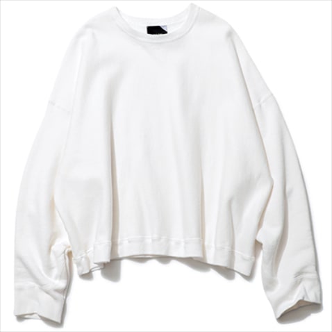 白スエット 26,400円／ATON（ATON AOYAMA）　カジュアルなイメージを塗りかえる洗練の白。