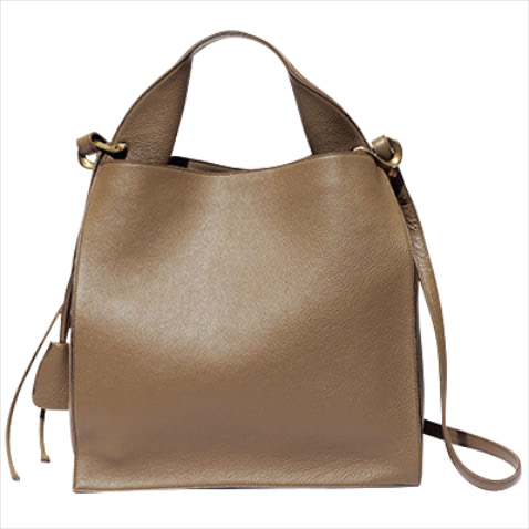 カーキバッグ（31.5×32×14） 52,800円／ETiAM（ブランドニュース）