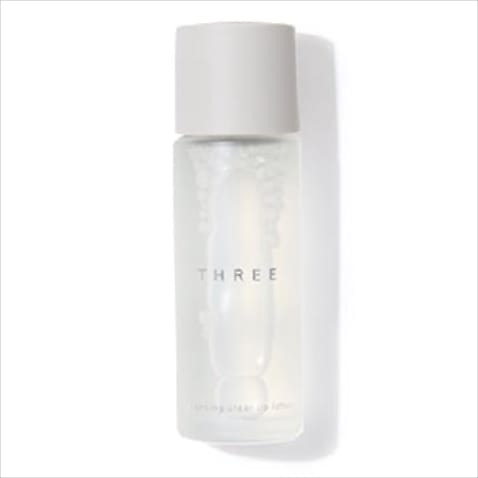 バランシング クリアリップローション 30mL 4,180円／THREE　メイクオフ、角質ケア、保湿まででき、皮むけや口紅のノリがよくなる逸品。