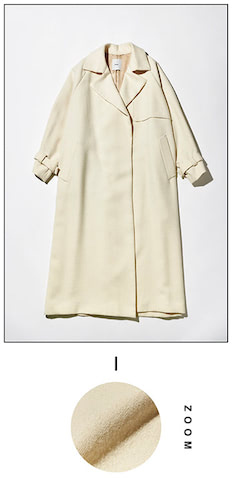 オフホワイトアルパカトレンチコート 176,000円／ebure（ebure GINZA SIX店）：淡い色みは「生地に厚み」を  「白っぽい色みや薄色のベージュなど、淡い色はある程度生地に厚みがあったほうが、コート全体に重みが出るのでキレイに見えます。
