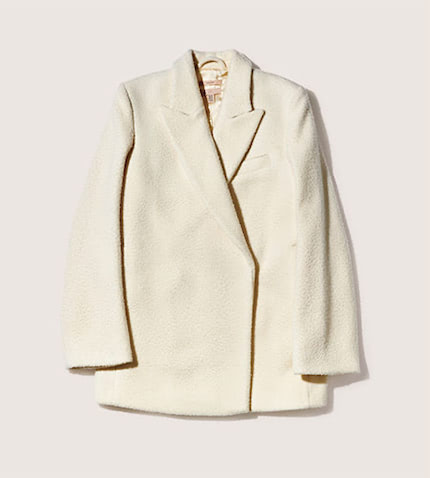 【キレ味よくやさしい白】 白ウールジャケット 16,999円／H&M（H&M カスタマーサービス）　「フロントは隠しボタンになっていてミニマルな印象なので、形のキレイさと起毛感が引き立ちます。裏地つきで着やすさもアシスト。