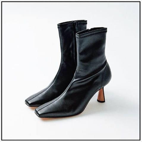 ストレッチブーツ（7.5） 9,500円／CHARLES & KEITH（CHARLES & KEITH JAPAN）