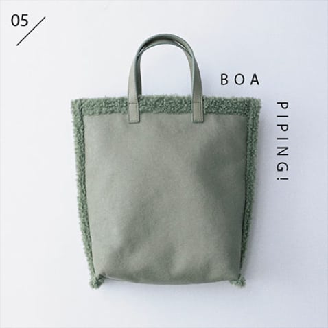 ショルダーストラップつきヘムボアグリーンバッグ（30×31×8） 8,580円／ビューティ＆ユース（ビューティ＆ユース ユナイテッドアローズ 渋谷公園通り店）　くたっとしたレザーに立体感を与えるボア。同系色なら異素材どうしでもけんかしない。