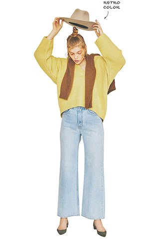 E:イエローVネックニット 30,800円／OUTERSUNSET　H:ブラウンハイネックニットプルオーバー 34,100円／ATON（ATON AOYAMA）  デニムパンツ 14,300円／SLY（バロックジャパンリミテッド）　ベージュ中折れハット 7,920円／ベネッリモンタコーネ（ユー バイ スピック＆スパン ルミネ２新宿）　カーキパンプス 80,300円／フランチェスコ ルッソ（ロンハーマン）