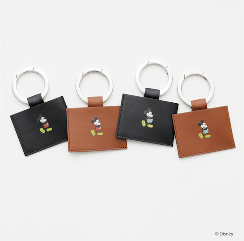 9,350円／ITTI × DODO JEAN  ITTI の定番ライン、RINGRING シリーズのAIR PODSケース。存在感ある ITTI 特有のサークル型のカラビナを使用し、バッグやベルトループにつけて持ち歩けるアイテム。