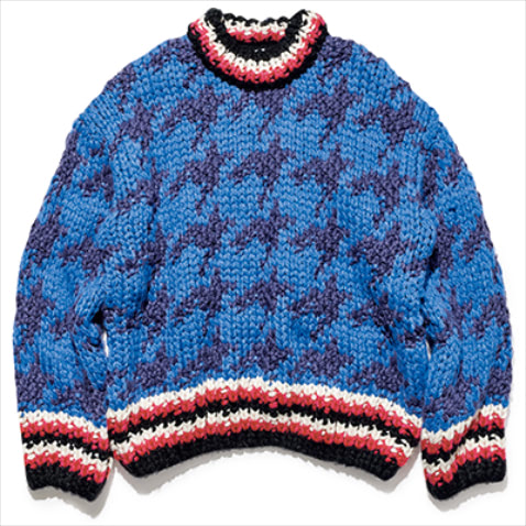 ブルー×ピンク柄ニット 10,990円／ZARA（ザラ カスタマーサービス）　丸みのあるフォルムがさらに愛らしさを助長。