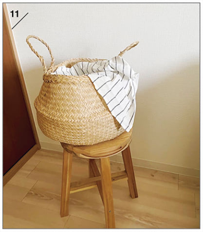 「人が来たときにささっとしまえる」 フローディス 1,299円／イケア・ジャパン　「ブランケットを収納している天然素材のバスケット。ふだんはブランケットをしまっていますが、リビングに散らかったものをいったん隠す場所としても活用しています。やわらかいので上部分を内側に折っても使用可能」（maoさん）