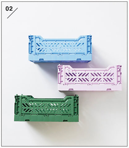 「食品もしまえる通気性のよさ」 〈上から〉COLOUR CRATE S ライトブルー、ラベンダー、ダスティグリーン 各1,100円／HAY　「スタッキングできる、プラスチック製コンテナ。北欧らしい絶妙な色が特徴でカラーバリエーションも豊富。思わず色違いでそろえたくなります」（Smithさん）