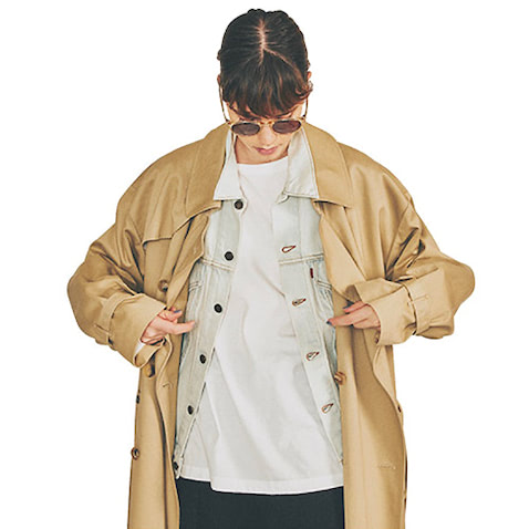 【白Tに欲しい立体感】 単調な白Tにも、あるいはニットやカットソーも。コートとインナーの間にGジャンを1枚はさむことで今っぽさと抑揚もついてバランスアップ。