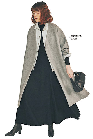 黒フレアスカート 29,700円／アストラット（アストラット 新宿店）　デニムジャケット 27,500円／Levi’s® Authorized Vintage（リーバイ・ストラウス ジャパン）　グレーノーカラーコート 80,300円／ebure（ebure GINZA SIX店）　黒ハイネックニット 61,600円／D/Nero（フィルム）　バッグ 39,600円／DECKE（アイクエスト ショールーム）　ショートブーツ 24,200円／ル タロン グリーズ（ル タロン グリーズ ルミ